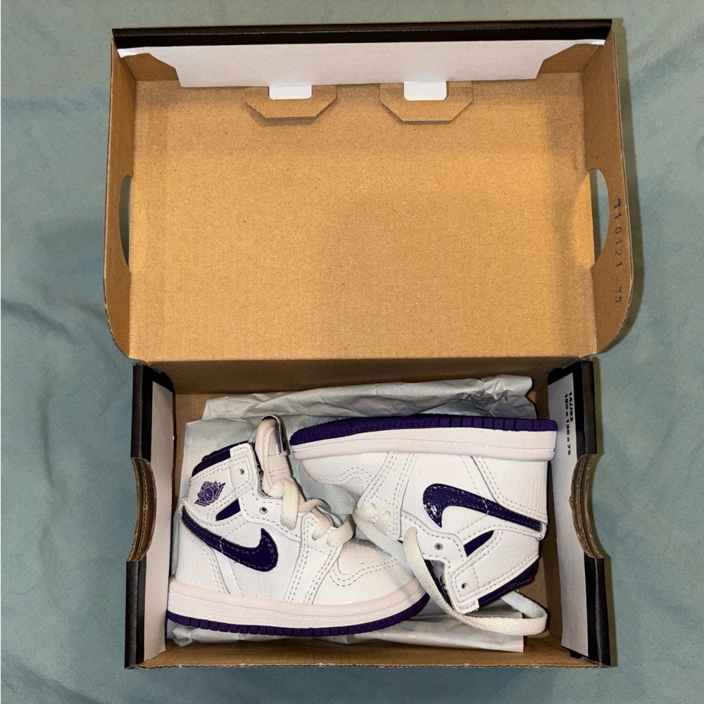 NWT Baby Jordan 1 High Retro OG - size 2c